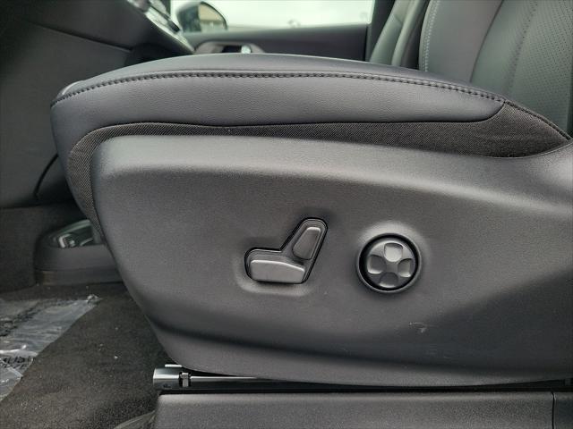 new 2025 Chrysler Pacifica Hybrid car, priced at $41,081