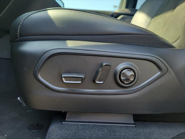 new 2025 Jeep Grand Cherokee car, priced at $33,595