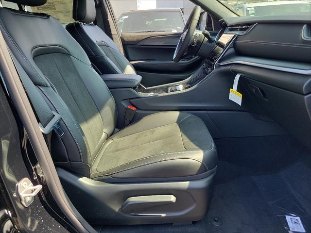 new 2025 Jeep Grand Cherokee car, priced at $33,595