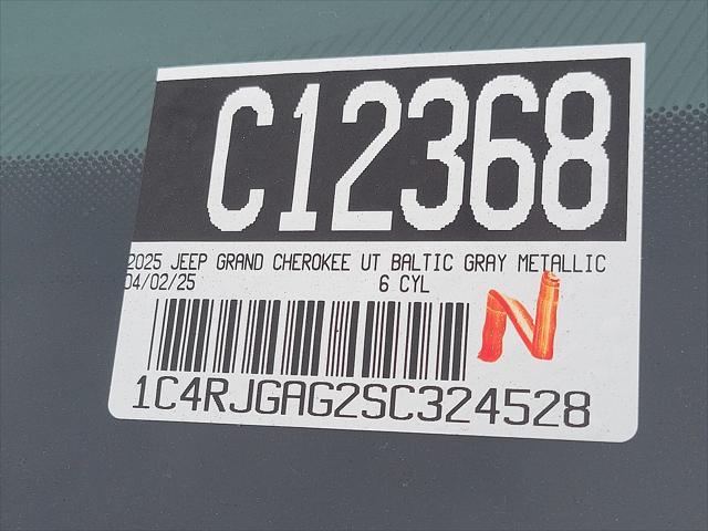 new 2025 Jeep Grand Cherokee car, priced at $38,334