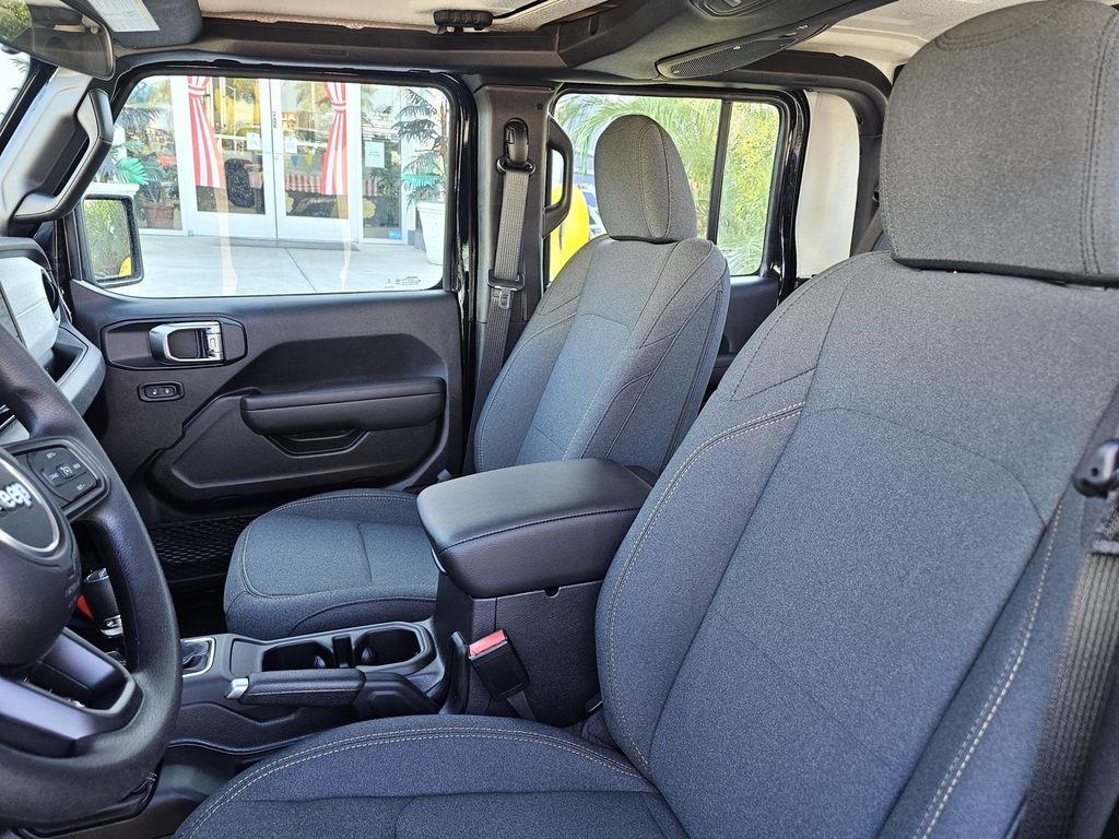 new 2025 Jeep Gladiator car, priced at $38,135