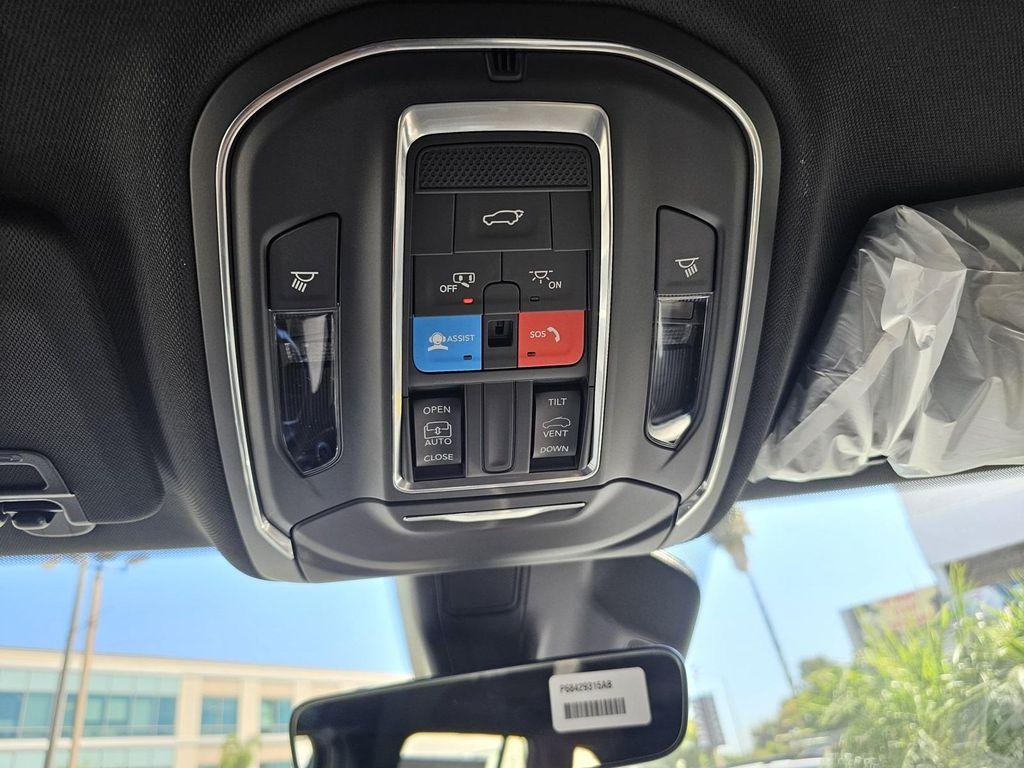 new 2025 Jeep Grand Cherokee car, priced at $34,995
