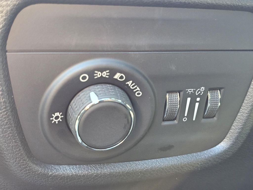 new 2025 Jeep Grand Cherokee car, priced at $34,995