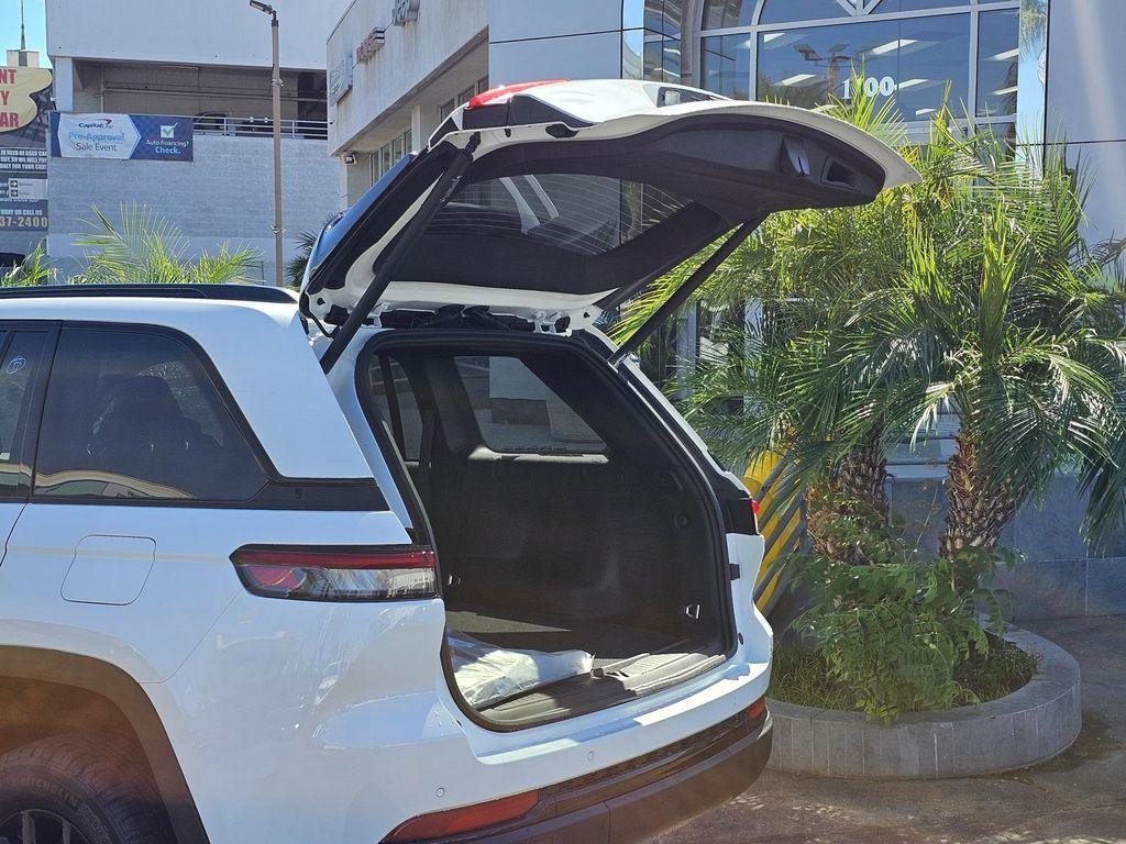 new 2025 Jeep Grand Cherokee car, priced at $34,995