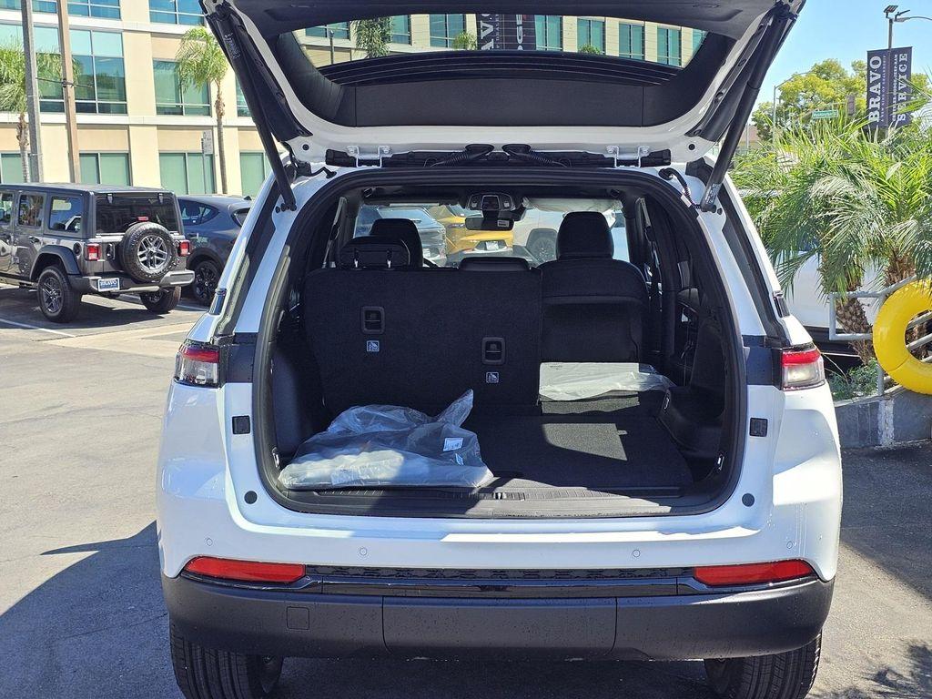 new 2025 Jeep Grand Cherokee car, priced at $34,995