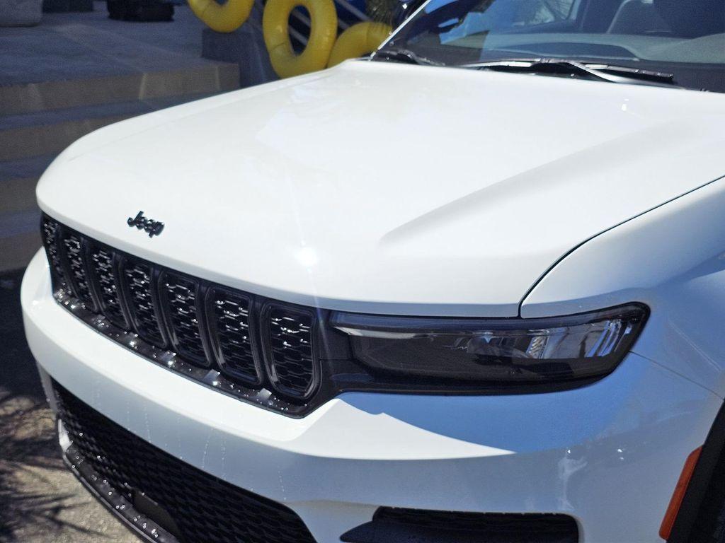 new 2025 Jeep Grand Cherokee car, priced at $34,995