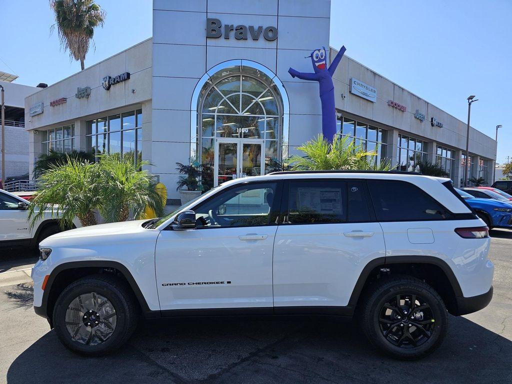 new 2025 Jeep Grand Cherokee car, priced at $34,995
