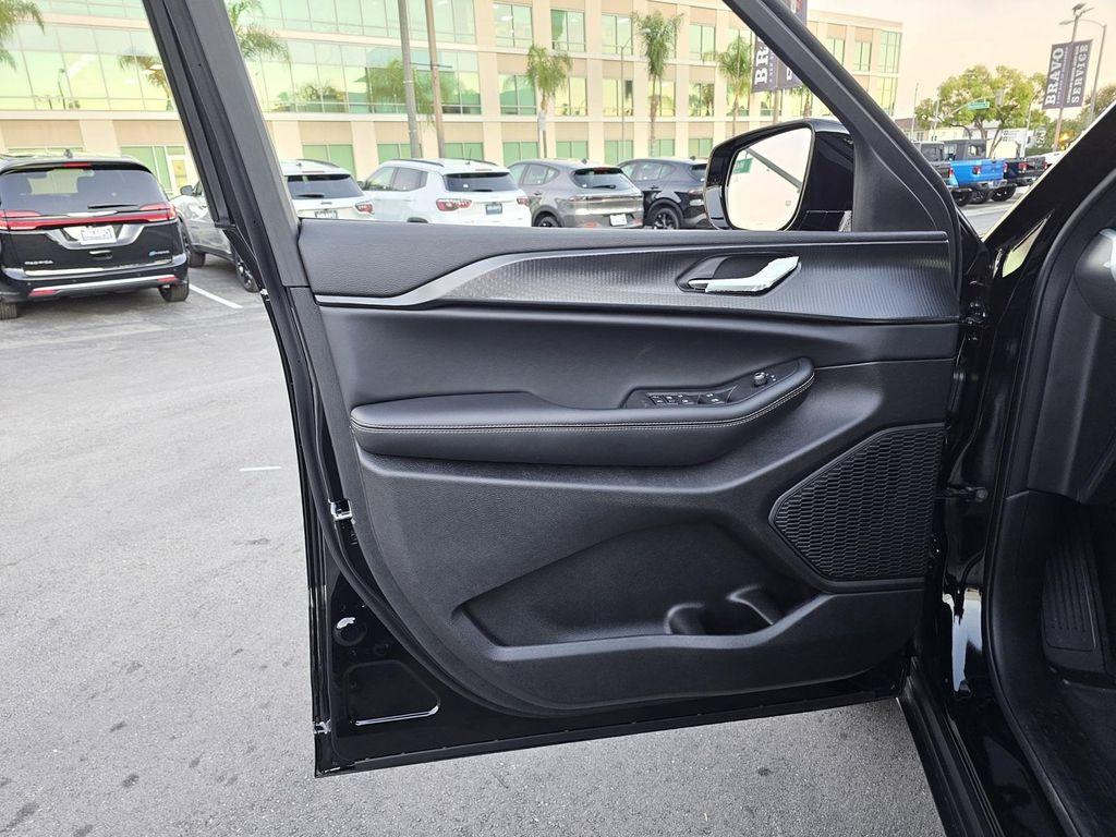 new 2025 Jeep Grand Cherokee L car, priced at $40,980