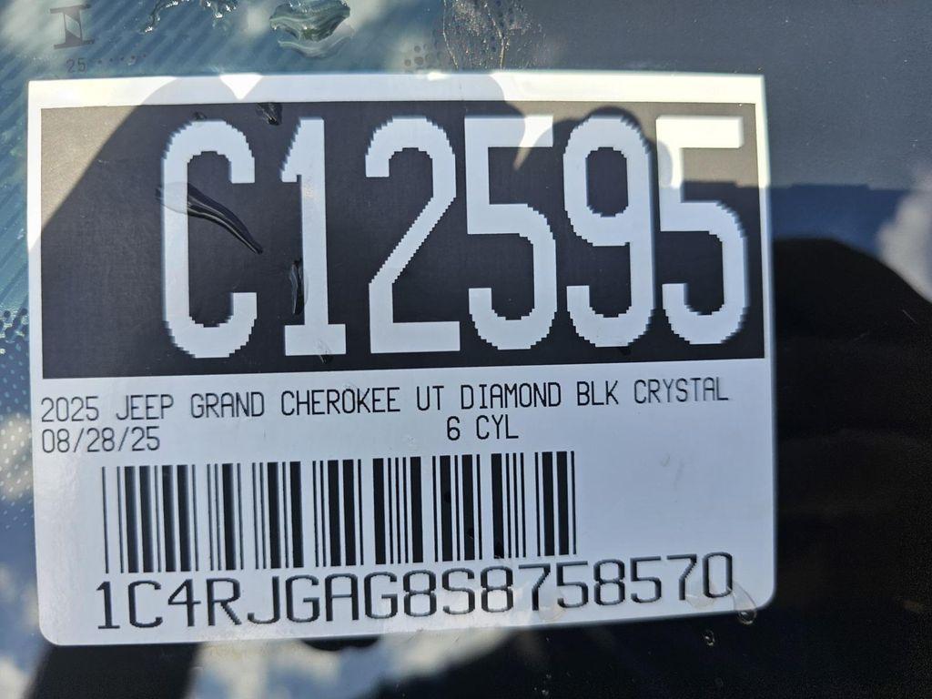 new 2025 Jeep Grand Cherokee car, priced at $34,980