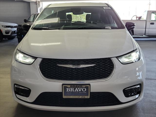 new 2025 Chrysler Pacifica car, priced at $38,302