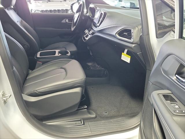 new 2025 Chrysler Pacifica car, priced at $38,302
