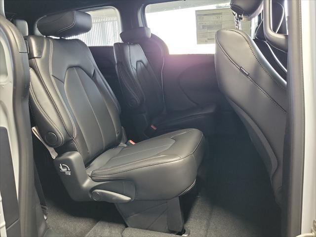 new 2025 Chrysler Pacifica car, priced at $38,302
