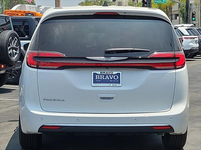new 2025 Chrysler Pacifica car, priced at $41,752