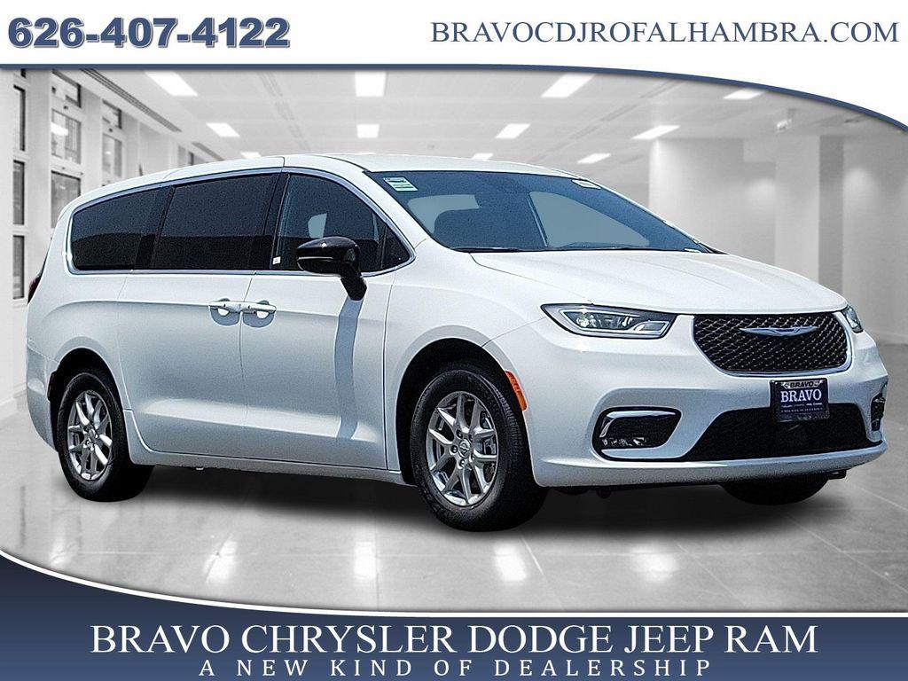 new 2025 Chrysler Pacifica car, priced at $36,738