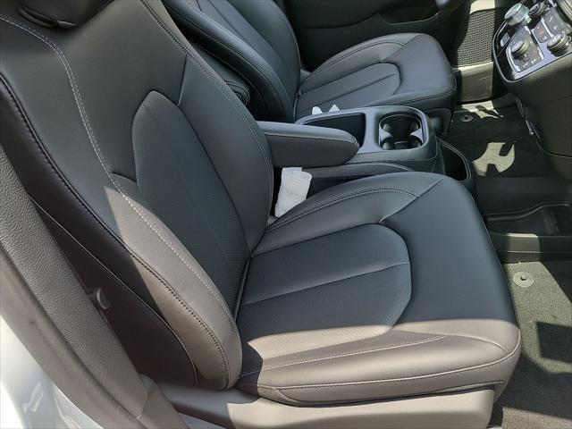 new 2025 Chrysler Pacifica car, priced at $41,752