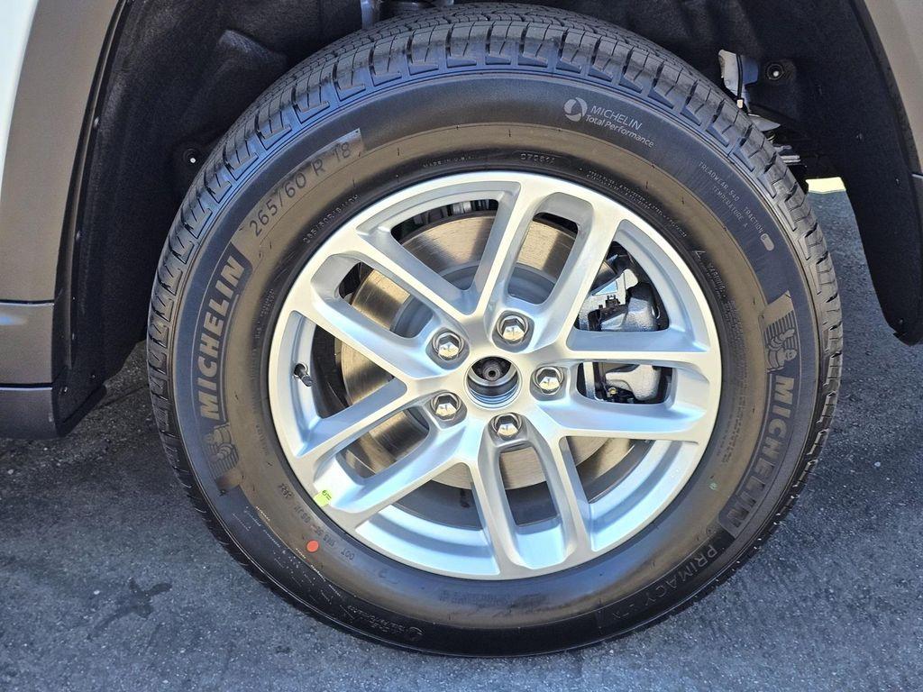 new 2025 Jeep Grand Cherokee L car, priced at $31,895