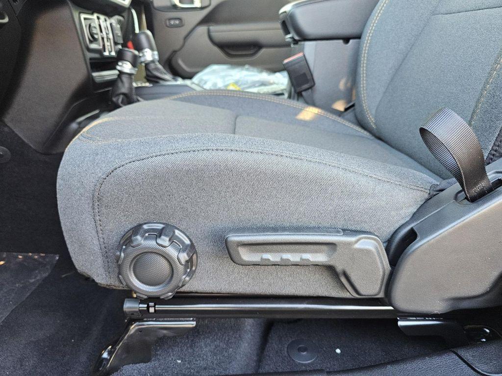 new 2025 Jeep Wrangler car, priced at $41,680