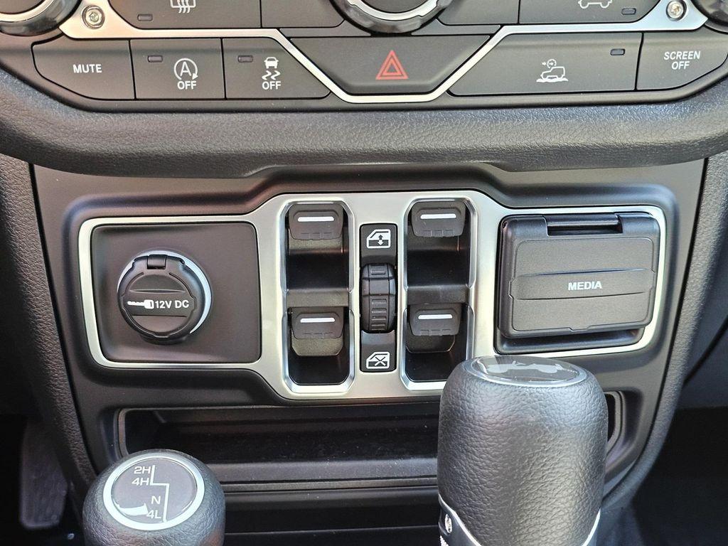 new 2025 Jeep Wrangler car, priced at $41,680