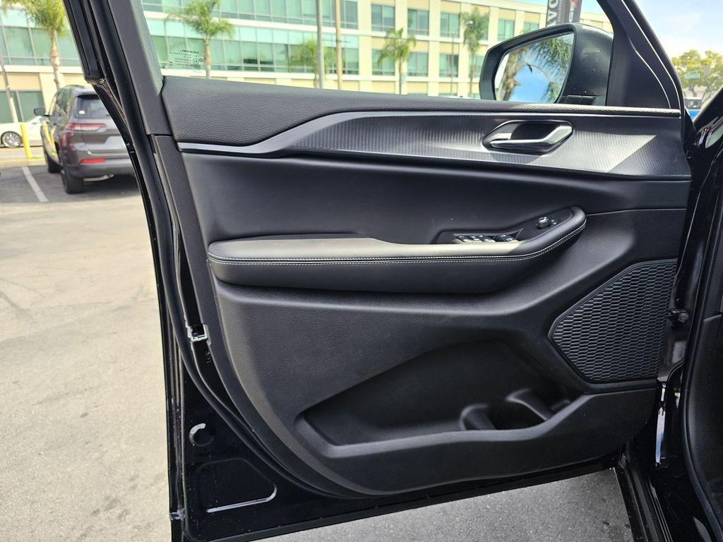 new 2025 Jeep Grand Cherokee L car, priced at $35,875