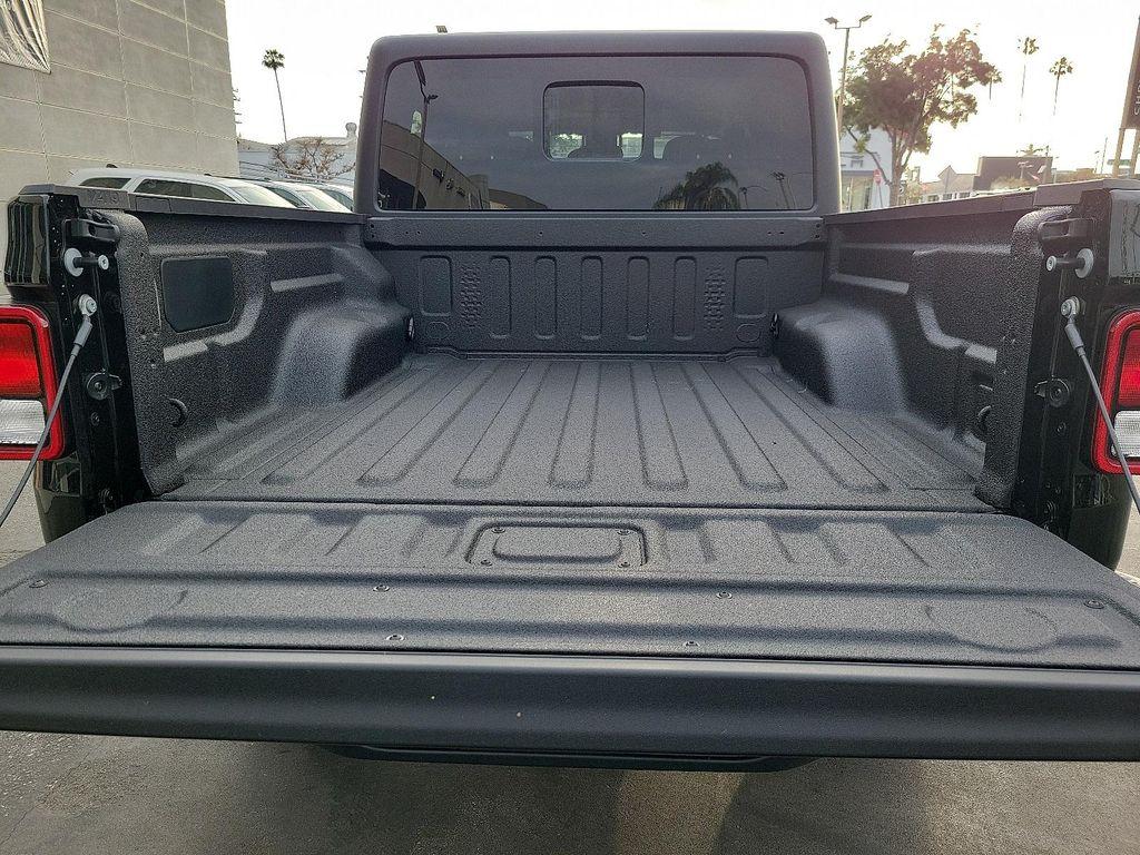 new 2025 Jeep Gladiator car, priced at $37,295