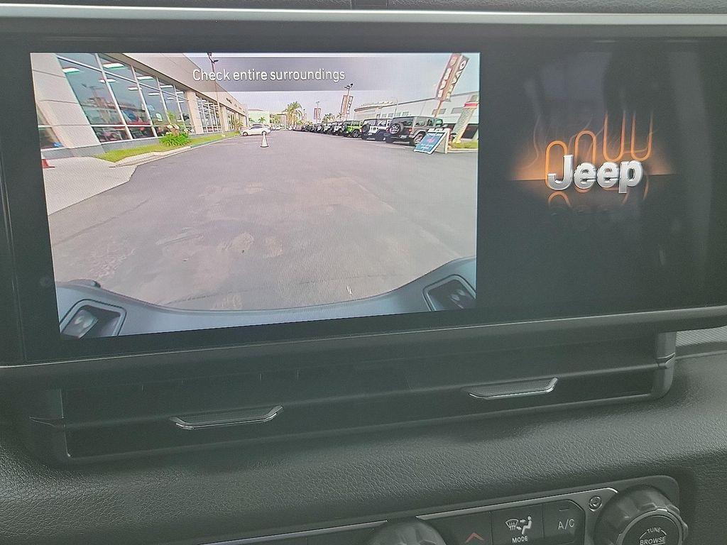 new 2025 Jeep Gladiator car, priced at $37,295