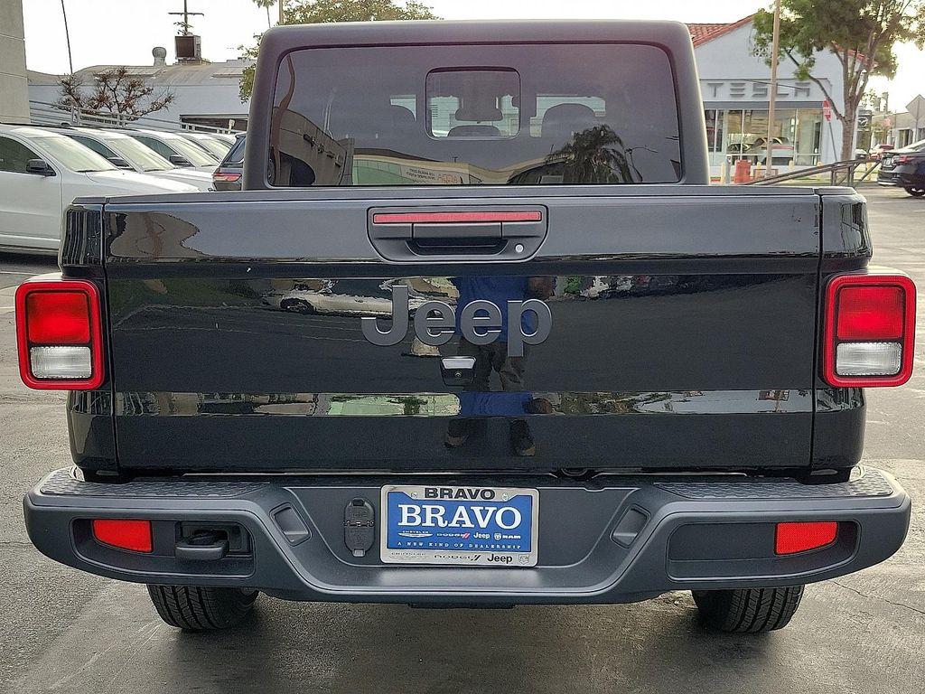new 2025 Jeep Gladiator car, priced at $37,295