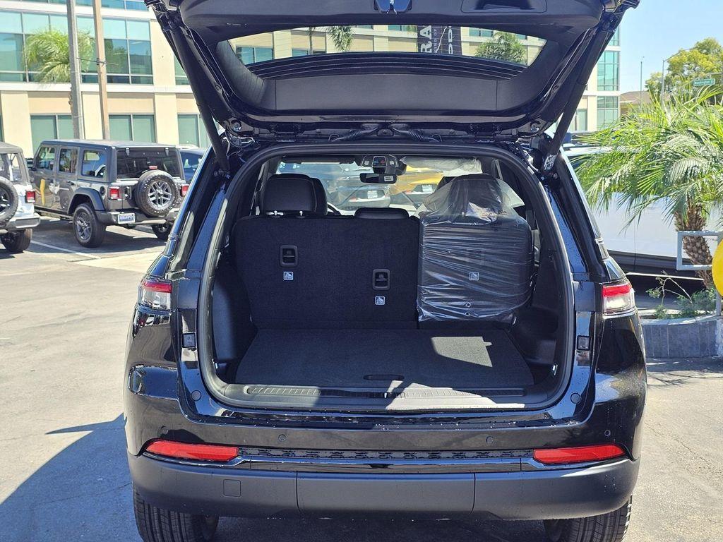 new 2025 Jeep Grand Cherokee car, priced at $35,995
