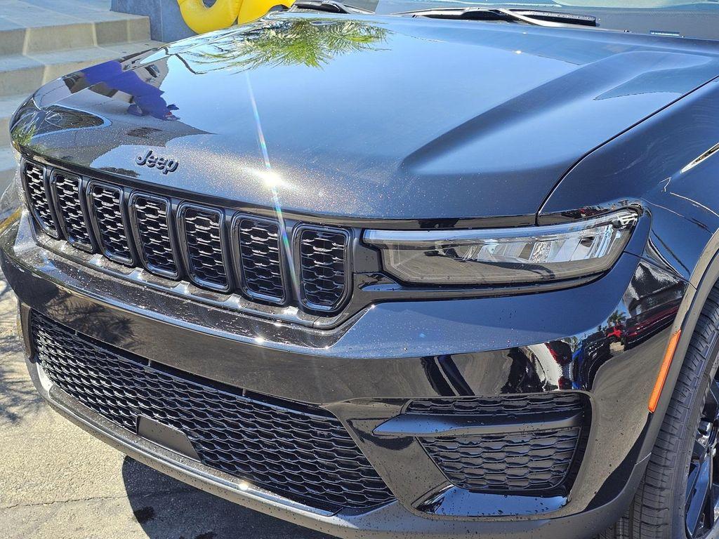 new 2025 Jeep Grand Cherokee car, priced at $35,995