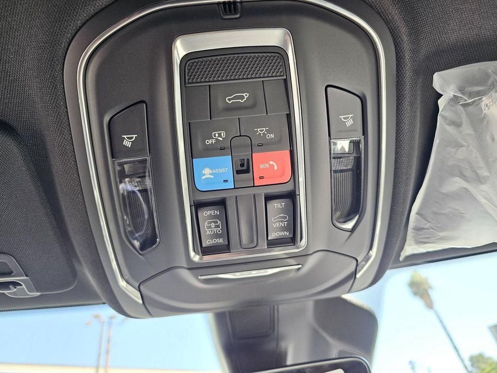 new 2025 Jeep Grand Cherokee car, priced at $35,995