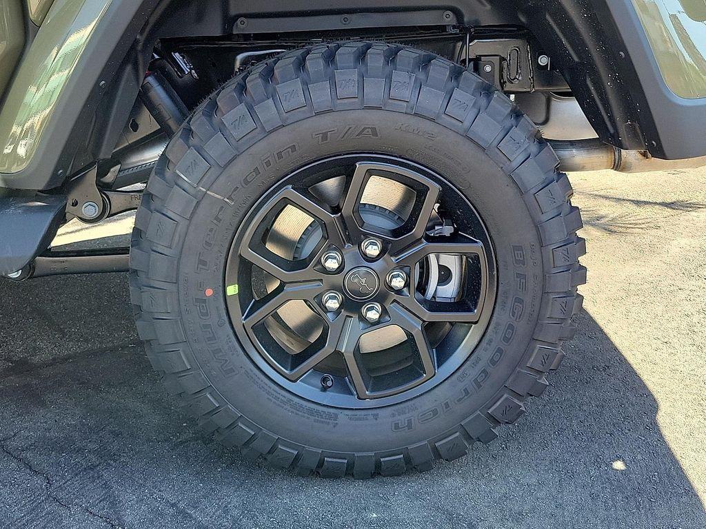 new 2025 Jeep Gladiator car, priced at $38,799