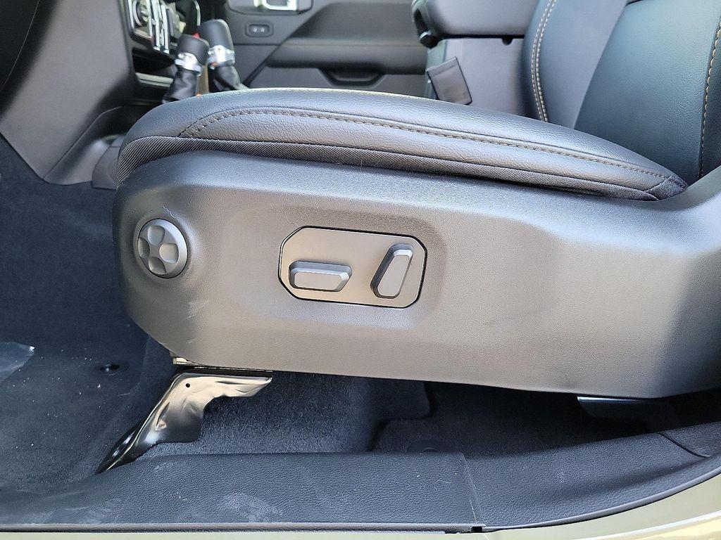 new 2025 Jeep Gladiator car, priced at $38,799
