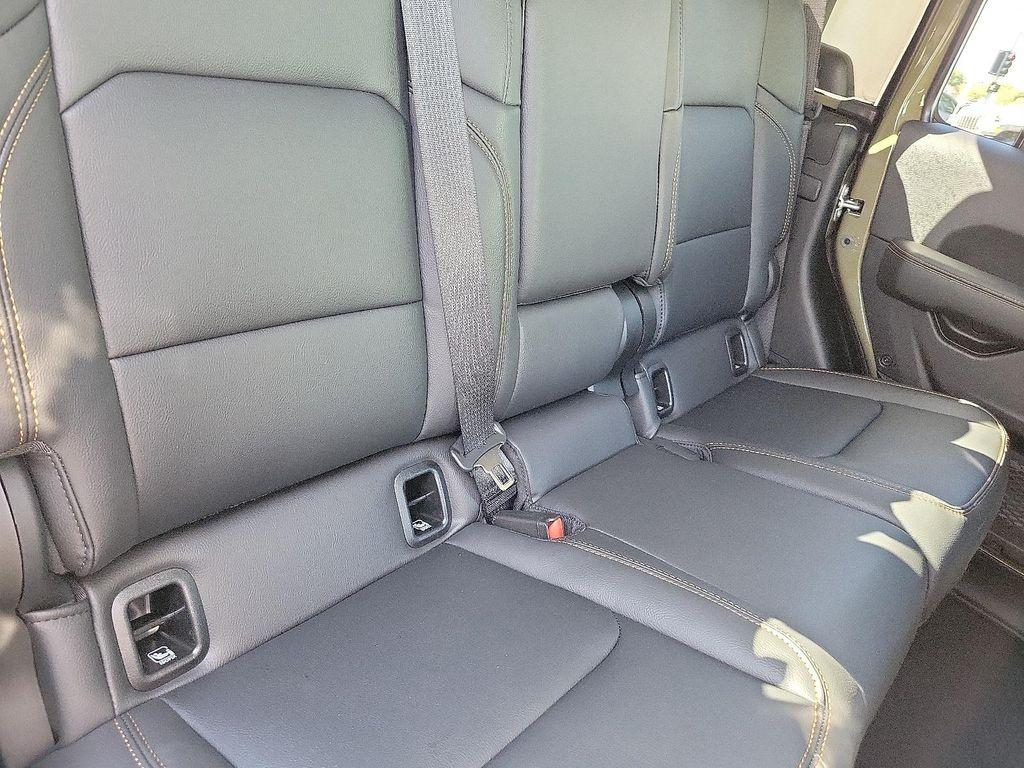 new 2025 Jeep Gladiator car, priced at $38,799