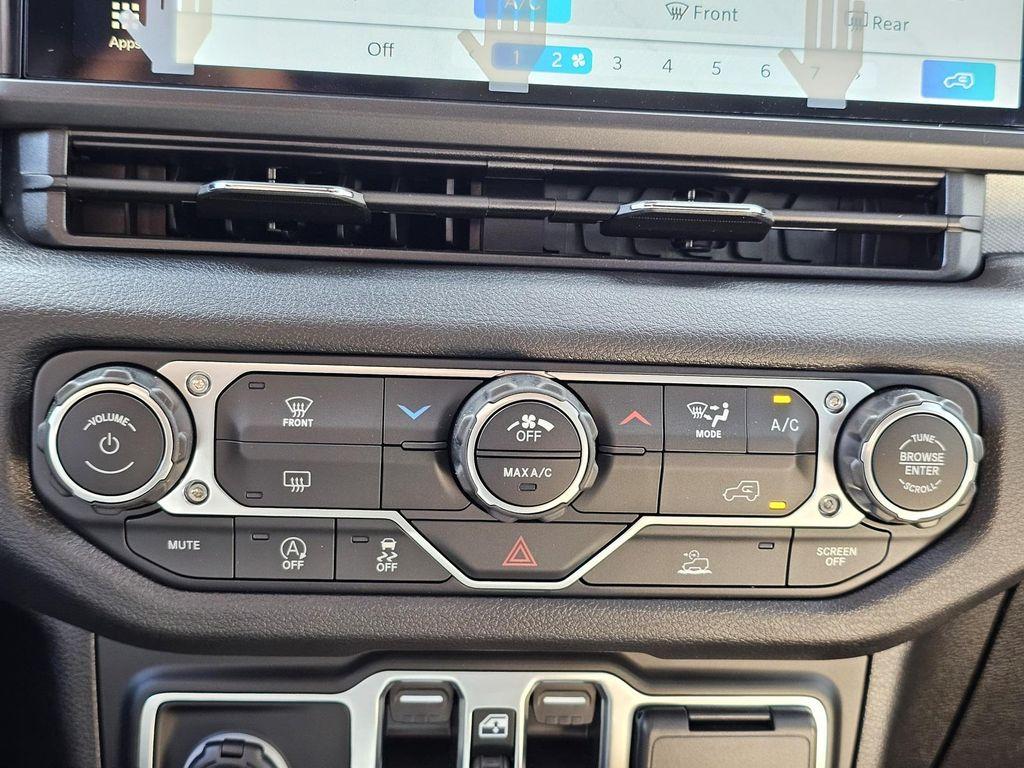 new 2025 Jeep Wrangler car, priced at $41,680