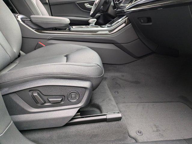 new 2025 Audi Q7 car, priced at $77,840
