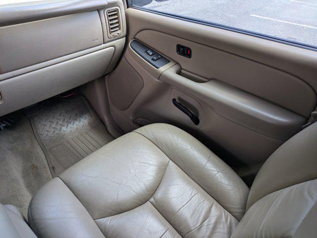 used 2006 Chevrolet Avalanche car, priced at $8,991