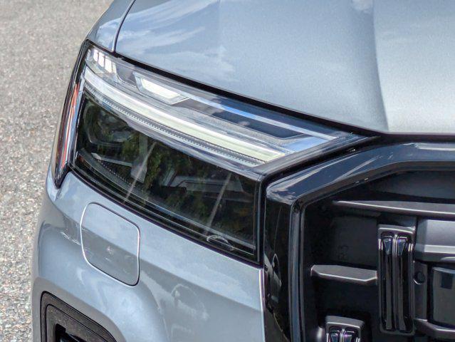new 2025 Audi Q7 car, priced at $77,305