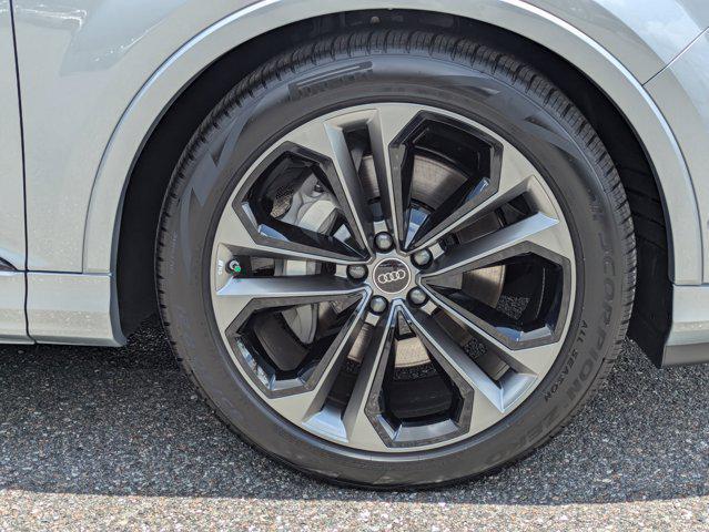 new 2025 Audi Q7 car, priced at $77,305