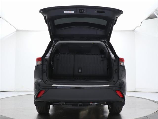 used 2023 Toyota Highlander car, priced at $33,815