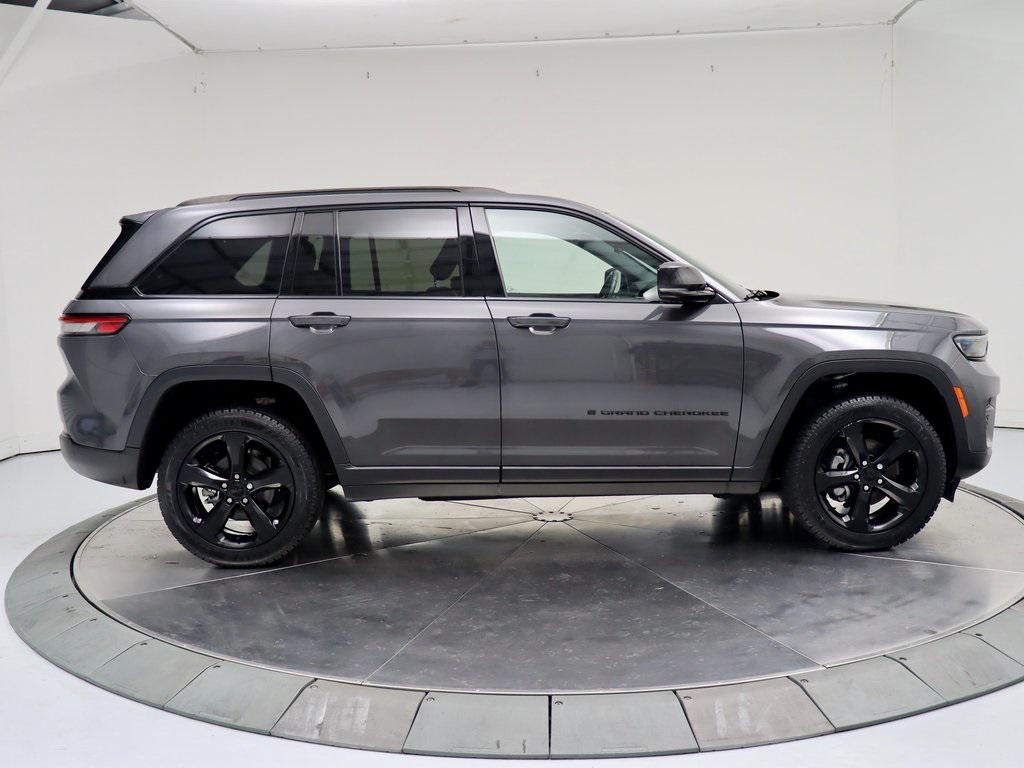 used 2022 Jeep Grand Cherokee car, priced at $28,997