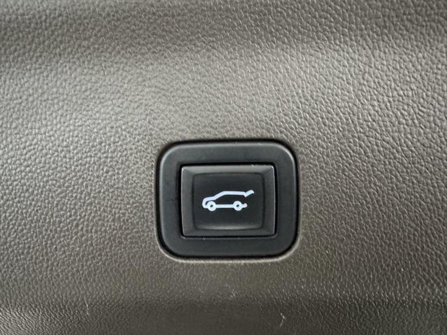 used 2023 GMC Yukon XL car, priced at $46,954