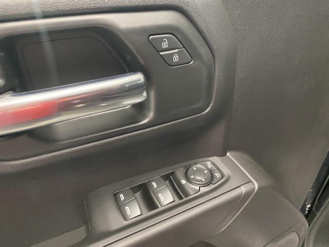 new 2025 GMC Sierra 1500 car, priced at $41,395