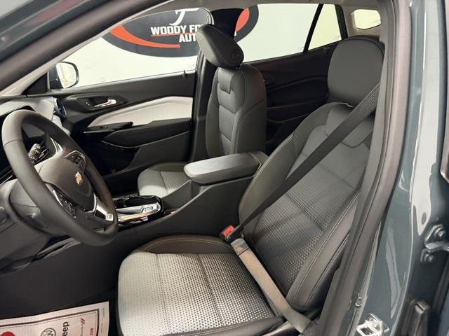 new 2025 Chevrolet Trax car, priced at $25,525