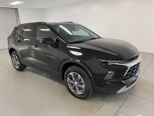 new 2025 Chevrolet Blazer car, priced at $38,060