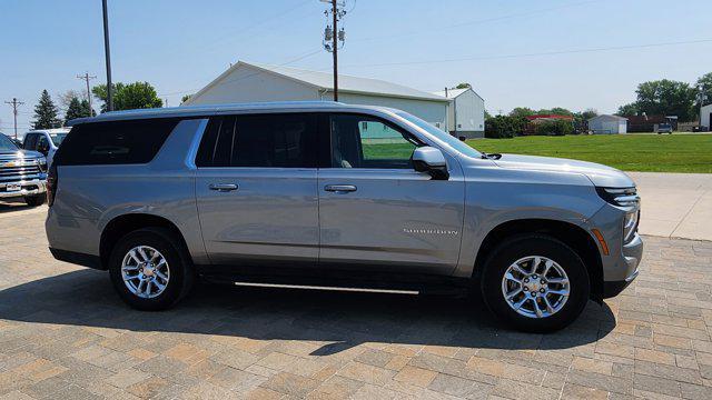 new 2025 Chevrolet Suburban car, priced at $62,000