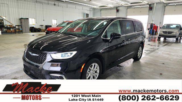 used 2024 Chrysler Pacifica car, priced at $28,500