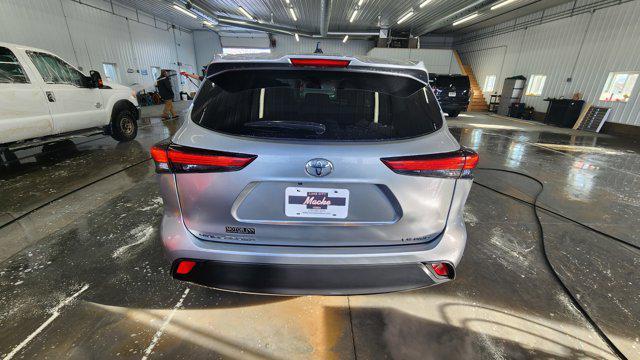 used 2023 Toyota Highlander car, priced at $34,900