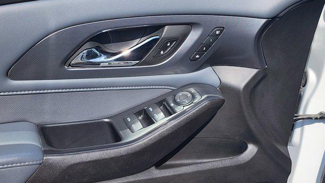 used 2021 Chevrolet Traverse car, priced at $33,900