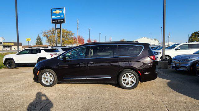 used 2017 Chrysler Pacifica car, priced at $6,900