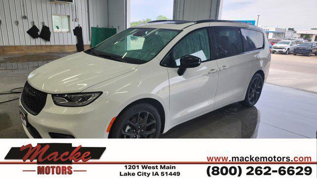 used 2025 Chrysler Pacifica car, priced at $43,435