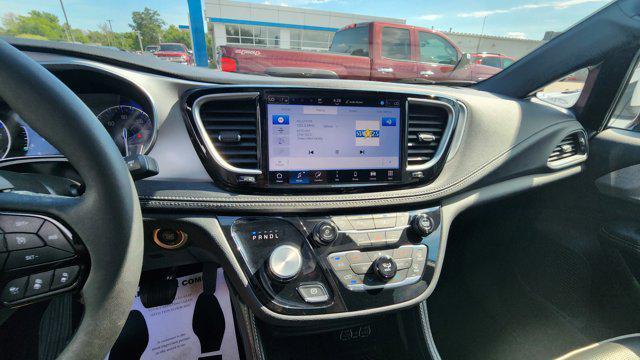 used 2025 Chrysler Pacifica car, priced at $43,435